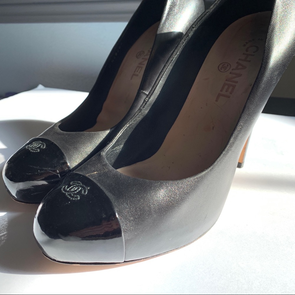 Authentic Chanel CC Black cap toe platform pump - Picture 8 of 8